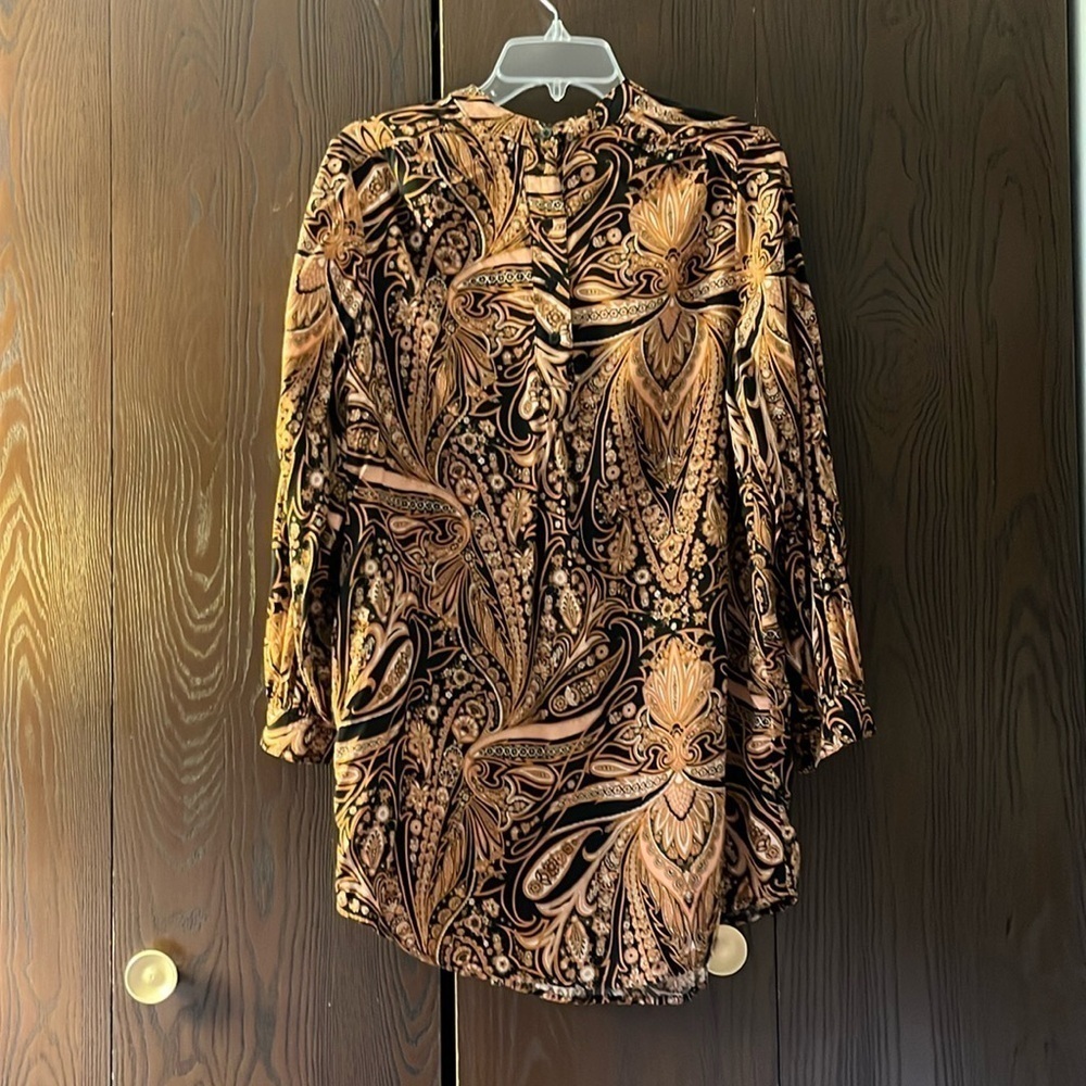 Richard Allen long sleeved black and clay colored long top. Size 4.